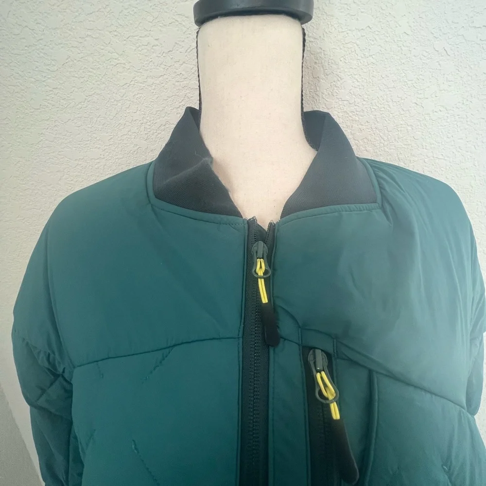 Duluth Trading Company Men’s Bomber Hooded Quilted Jacket
